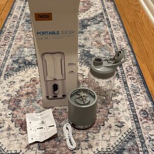 Neza Portable Juicer in Gray